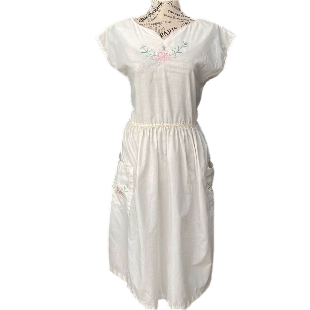 Vintage Miss Joni of California White Floral Embroidered Dress in Size 7/8